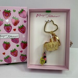 🍷Betsey Johnson Gold Wine Basket Keychain
